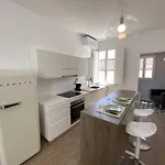 Elegant 2br 2 Bathrooms Sleeps 6 Florence